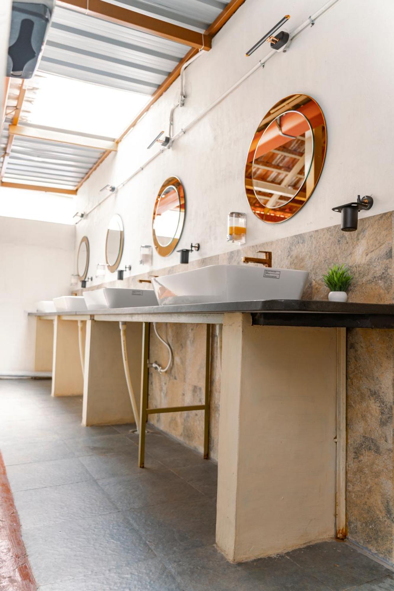 Leo Vishroam Hostel Májszúr Kültér fotó